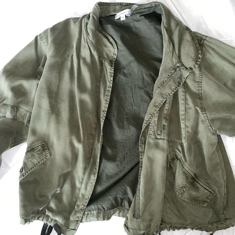 Green Jacket💚🧥 - Picture 1 of 5